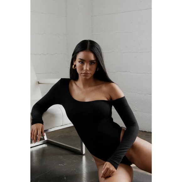 RE ONA WOMEN'S OFF SHOULDER BODYSUIT BASIC TOP BLACK - Picture 1 of 9